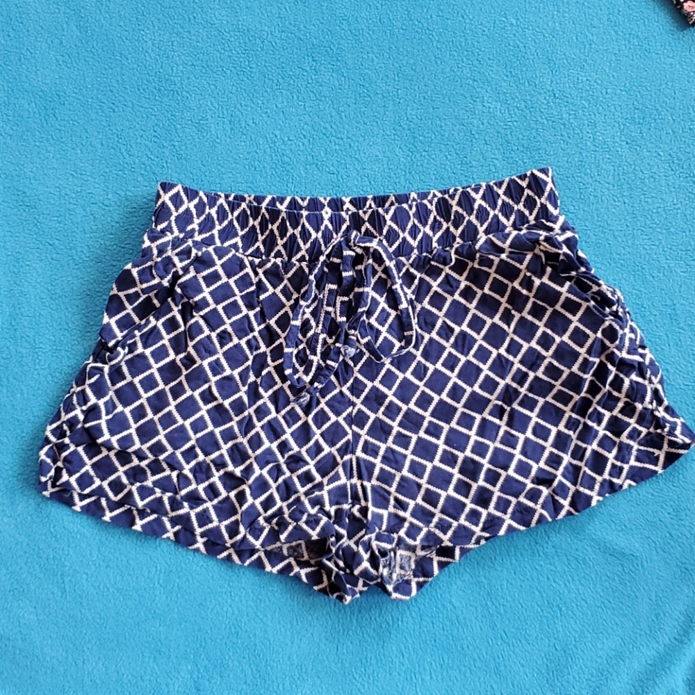Blue graphic print shorts with pockets